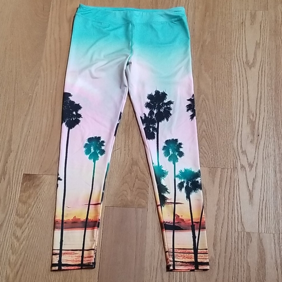 SO Pants - New SO ☀️🏝 Tropical Leggings - SZ L